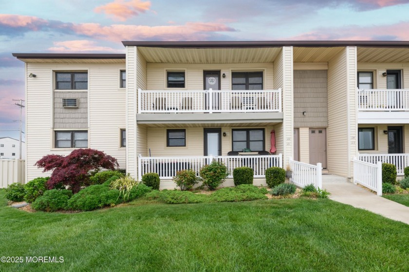 WATERFRONT LIVING AT WHARFSIDE MANOR! Start your summer in a - Beach Condo for sale in Monmouth Beach, New Jersey on Beachhouse.com