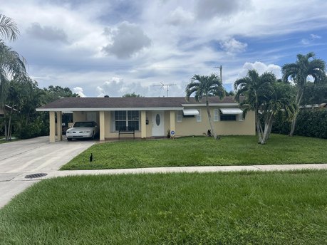 Great starter home in a great neighborhood with no HOA. The - Beach Home for sale in West Palm Beach, Florida on Beachhouse.com