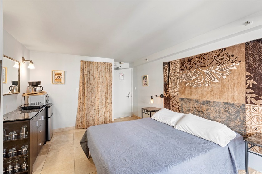 Legal Short-Term Vacation Rental in the Heart of Waikiki! Don't - Beach Condo for sale in Honolulu, Hawaii on Beachhouse.com