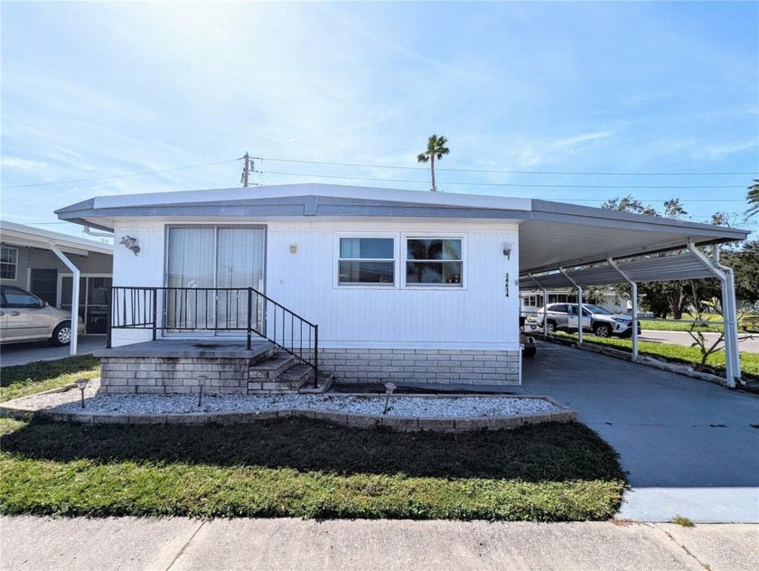 ZERO flooding from either hurricane! High and dry! LAND-OWNED - Beach Home for sale in Pinellas Park, Florida on Beachhouse.com