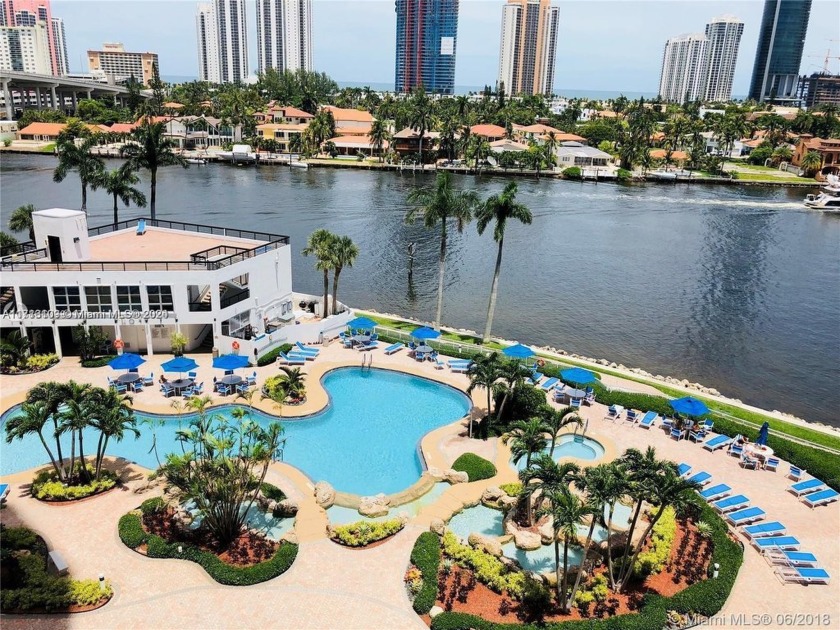 Wonderful Ocean, Intracoastal, and pool views. 2 Beds/2 baths - Beach Condo for sale in Aventura, Florida on Beachhouse.com