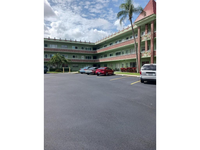 Updated and move in READY !!!  2 Bedroom 2 bathroom condominium - Beach Condo for sale in Clearwater, Florida on Beachhouse.com