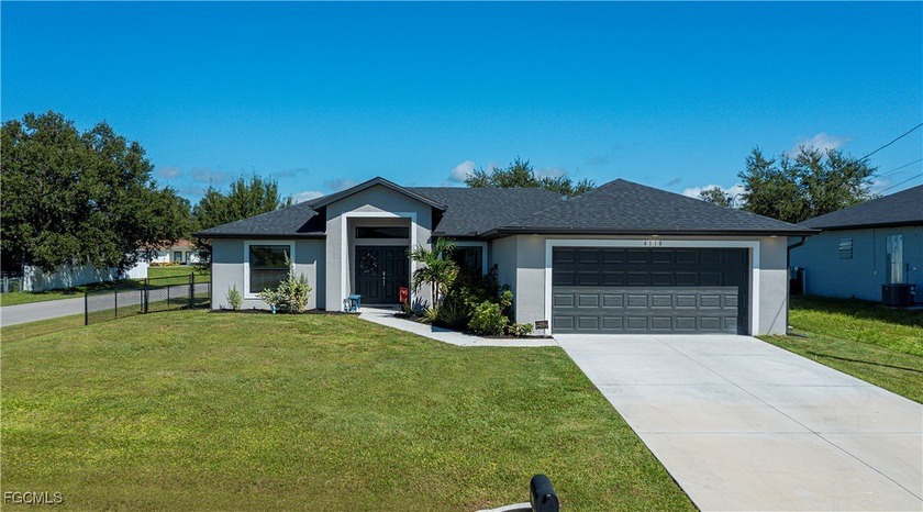 Phenomenal value and BETTER THAN NEW!! Seller willing to - Beach Home for sale in Lehigh Acres, Florida on Beachhouse.com