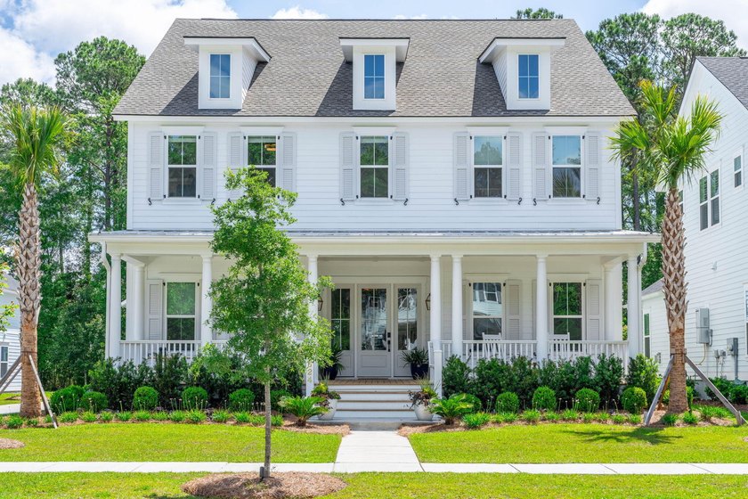 Tucked away in the highly coveted Riverside section of Carolina - Beach Home for sale in Mount Pleasant, South Carolina on Beachhouse.com