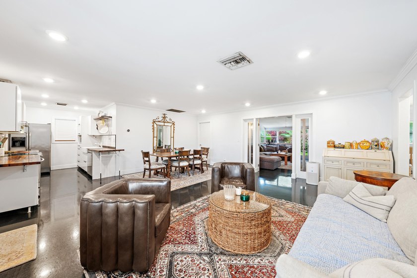 Welcome to your dream home! This stunningly remodeled - Beach Home for sale in Palm Beach Gardens, Florida on Beachhouse.com