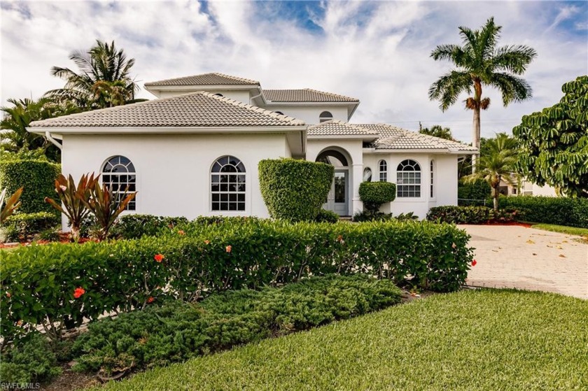 LOCATION! - OLDE NAPLES, unobstructed golf course views and - Beach Home for sale in Naples, Florida on Beachhouse.com