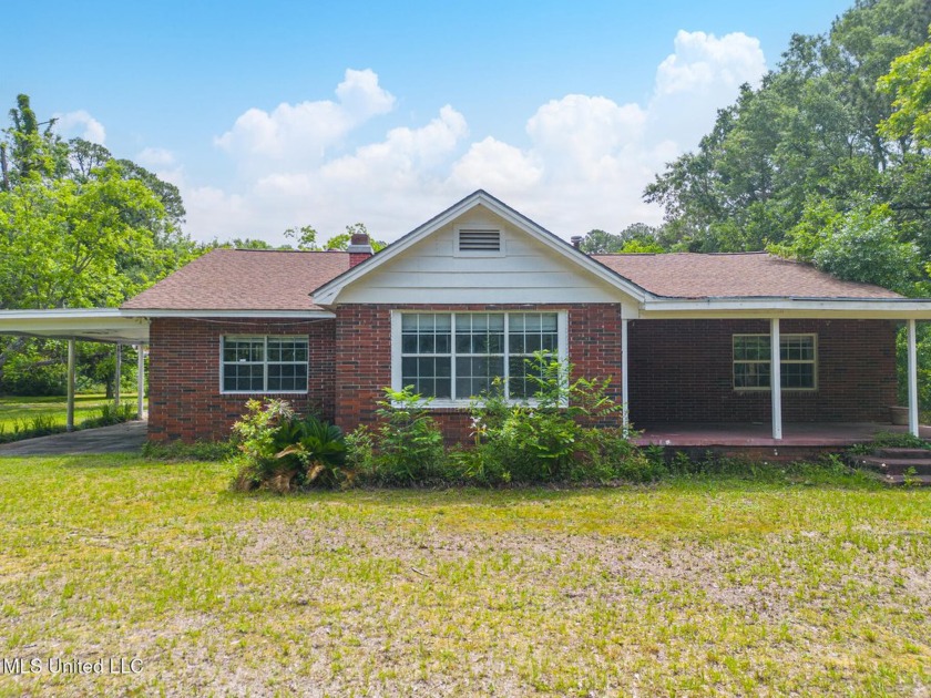 Beautiful Home on One-Acre Lot Minutes from Downtown - Beach Home for sale in Gulfport, Mississippi on Beachhouse.com