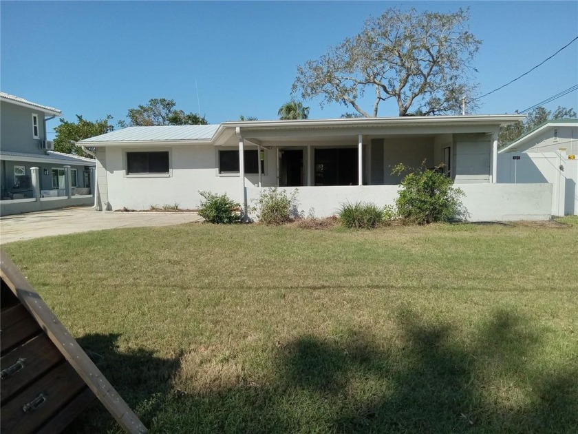 This waterfront beauty with water access to Tampa Bay has great - Beach Home for sale in St. Petersburg, Florida on Beachhouse.com