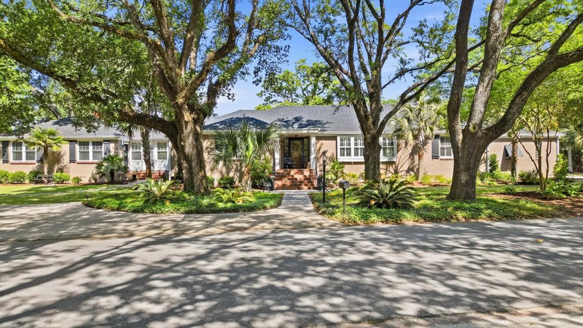 Large corner lot on live oak lined street in historic Georgetown - Beach Home for sale in Georgetown, South Carolina on Beachhouse.com