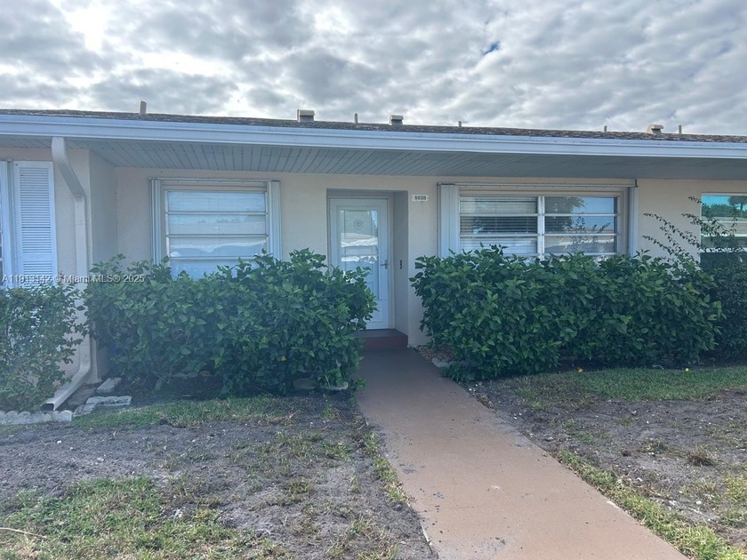 Gorgeous lake water front villa available for individuals aged - Beach Condo for sale in Boca Raton, Florida on Beachhouse.com