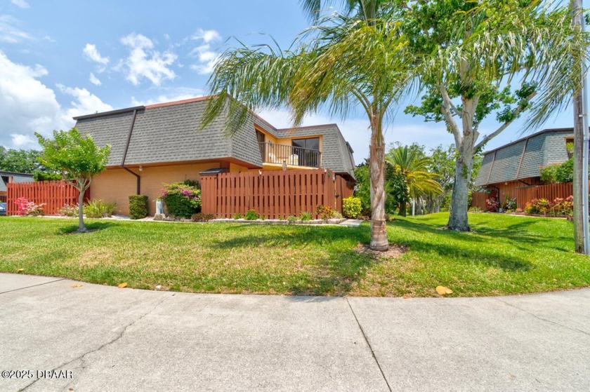 Move-in ready 2BR/2.5BA townhome in Cedar Dunes, just 2 blocks - Beach Townhome/Townhouse for sale in New Smyrna Beach, Florida on Beachhouse.com