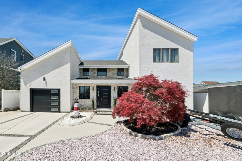 Luxury Waterfront Living in Silver Bay! Located on a quiet - Beach Home for sale in Toms River, New Jersey on Beachhouse.com