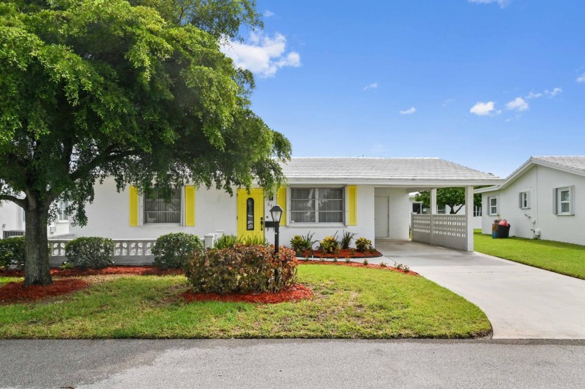 Welcome to this delightful 2-bedroom, 1-bathroom single-family - Beach Home for sale in Boynton Beach, Florida on Beachhouse.com