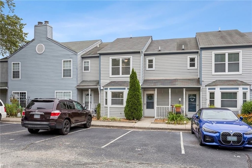 **SELLER TO CONTRIBUTE $3K TOWARDS BUYERS CLOSING COSTS** & ASK - Beach Townhome/Townhouse for sale in Hampton, Virginia on Beachhouse.com