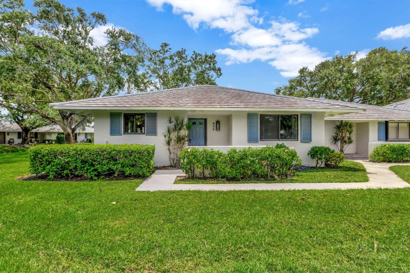 Well, here it is the one you've been waiting for. Rare - Beach Townhome/Townhouse for sale in Palm Beach Gardens, Florida on Beachhouse.com