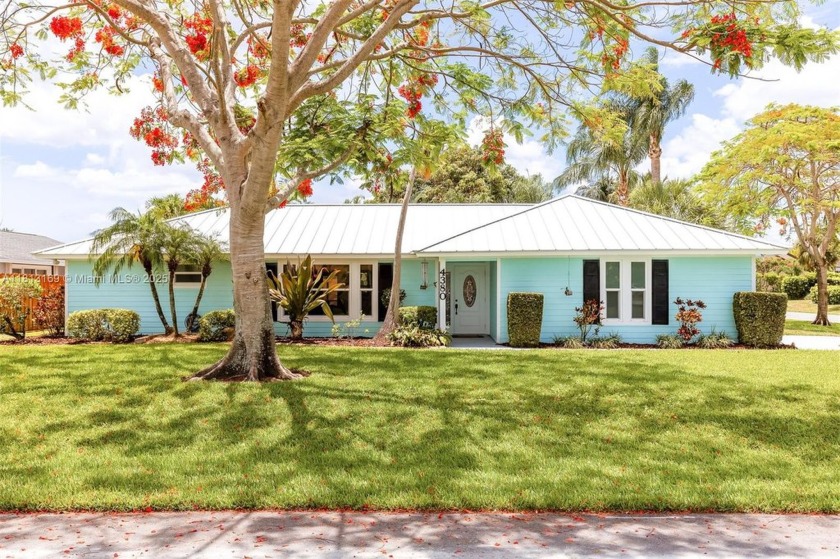 Welcome to 4380 Butternut Street! This charming 3-bedrooms - Beach Home for sale in Palm Beach Gardens, Florida on Beachhouse.com
