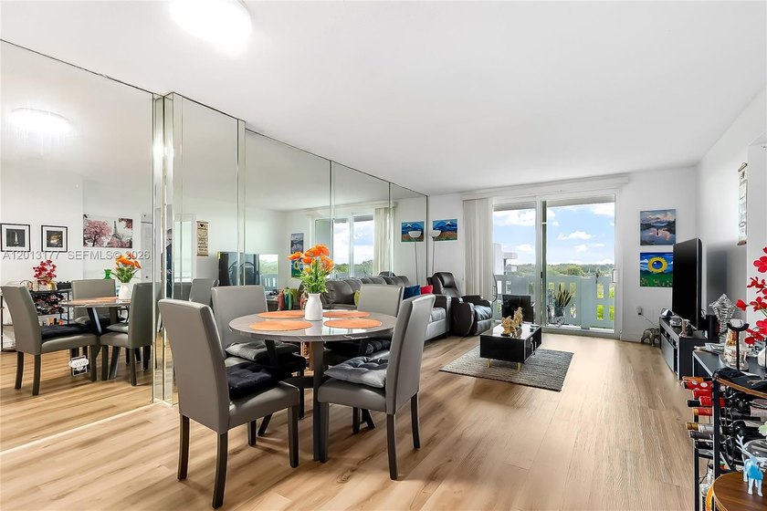 Bright and spacious condo located in the desirable Hillcrest - Beach Condo for sale in Hollywood, Florida on Beachhouse.com