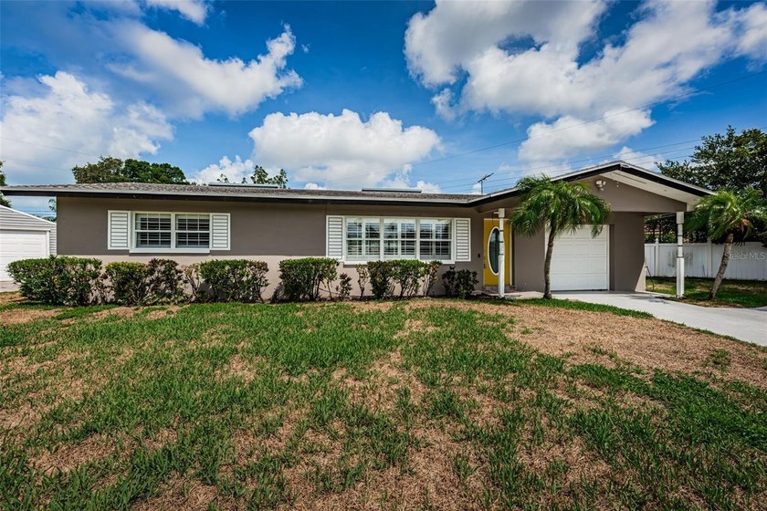 Showstopper Alert! This immaculate, move-in ready 2-bedroom - Beach Home for sale in Clearwater, Florida on Beachhouse.com