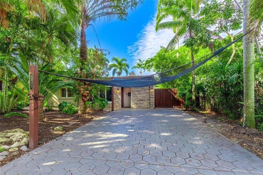Your Tropical Retreat in Shady Banks. 3 bed 1 bath Home w/ - Beach Home for sale in Fort Lauderdale, Florida on Beachhouse.com