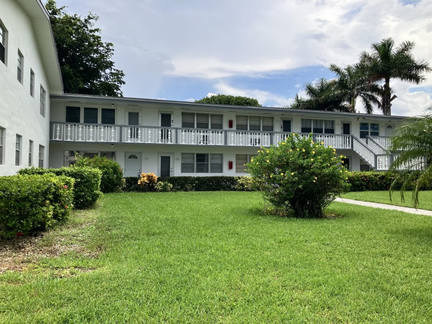 Great 55 Plus well established community.   1 bedroom 1 bath - Beach Condo for sale in West Palm Beach, Florida on Beachhouse.com