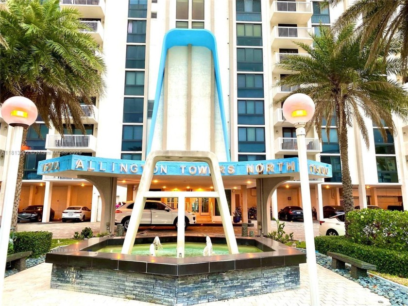 Welcome to this gorgeous 2-bedroom, 2-bathroom penthouse - Beach Condo for sale in Hollywood, Florida on Beachhouse.com