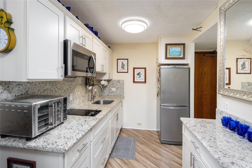 FULLY INSURED FOR HURRICANE COVERAGE! Beautiful, upgraded condo - Beach Condo for sale in Honolulu, Hawaii on Beachhouse.com