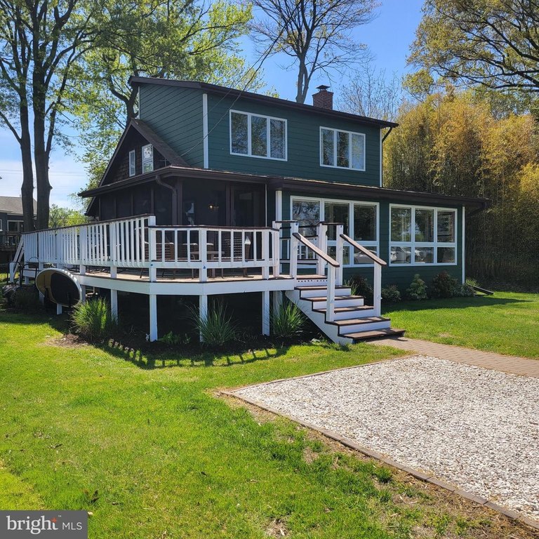 Welcome to 3734 First Ave in the desirable Selby on the Bay - Beach Home for sale in Edgewater, Maryland on Beachhouse.com