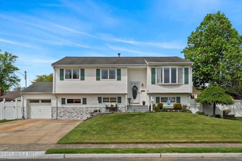 No more showings - Open House is cancelled.  Welcome Home to 18 - Beach Home for sale in Hazlet, New Jersey on Beachhouse.com