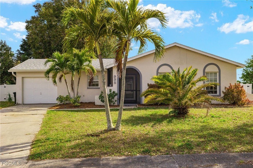 This charming 3-bedroom, 2-bathroom home is situated in a quiet - Beach Home for sale in North Fort Myers, Florida on Beachhouse.com