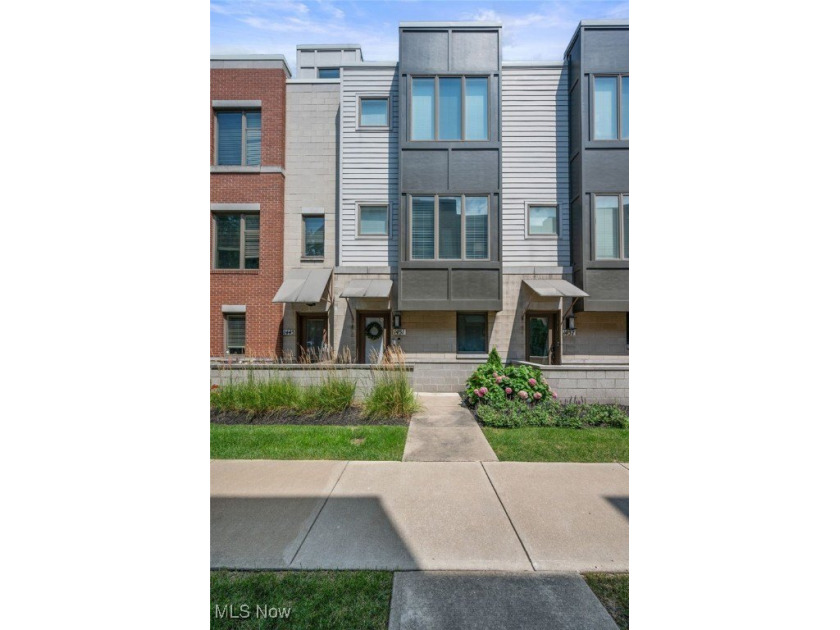 Sleek And Stylish Modern Upscale Townhome ... Clean And Crisp - Beach Townhome/Townhouse for sale in Cleveland, Ohio on Beachhouse.com