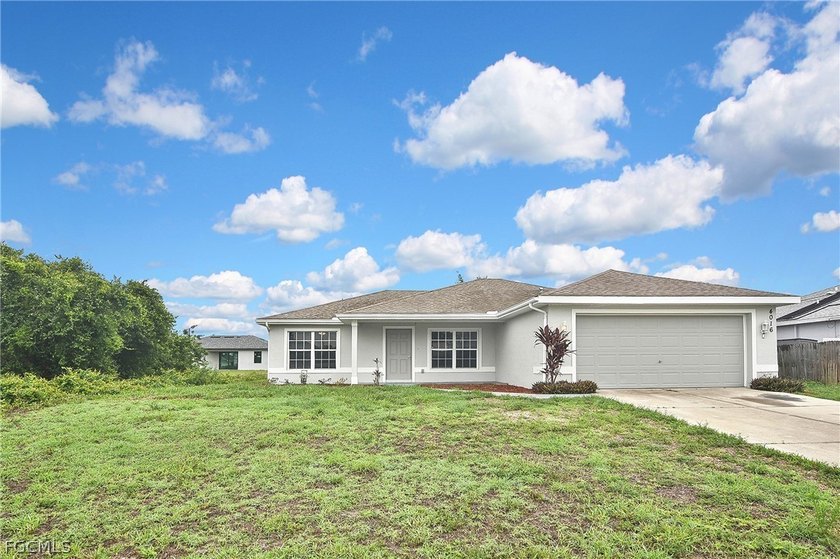 NEW ROOF and NOT IN A FLOOD ZONE. Welcome to your beautifully - Beach Home for sale in Lehigh Acres, Florida on Beachhouse.com