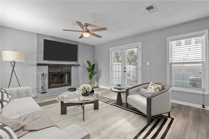 SOUGHT AFTER END-UNIT TOWNHOME STYLE CONDO! This move-in ready - Beach Condo for sale in Virginia Beach, Virginia on Beachhouse.com