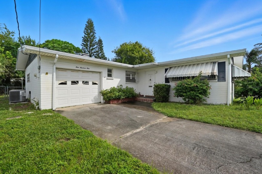 Welcome to 409 Manhattan Avenue, perfectly situated in the heart - Beach Home for sale in Daytona Beach, Florida on Beachhouse.com