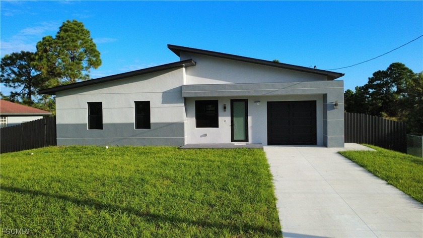 Welcome to this BEAUTIFUL Property in Lehigh Acres! Situated in - Beach Home for sale in Lehigh Acres, Florida on Beachhouse.com