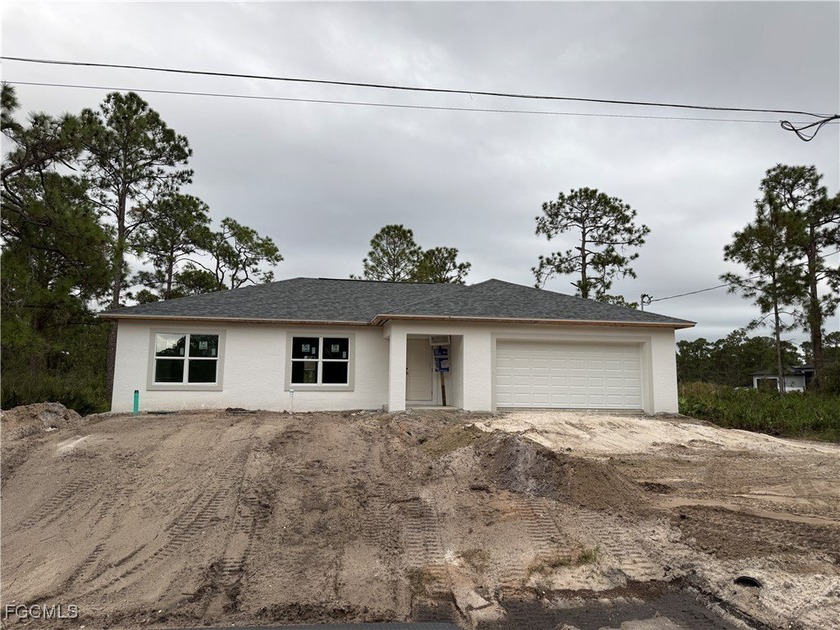 Energy Efficient, Superior Strength and Undeniable Comfort. This - Beach Home for sale in Lehigh Acres, Florida on Beachhouse.com