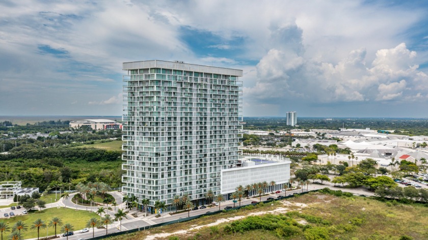 Professionally decorated lower penthouse. Floor to ceiling - Beach Condo for sale in Sunrise, Florida on Beachhouse.com