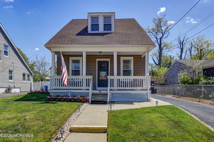 WELCOME TO THIS BEAUTIFULLY MAINTAINED 3 BDRM, 2 BATH SINGLE - Beach Home for sale in Keansburg, New Jersey on Beachhouse.com
