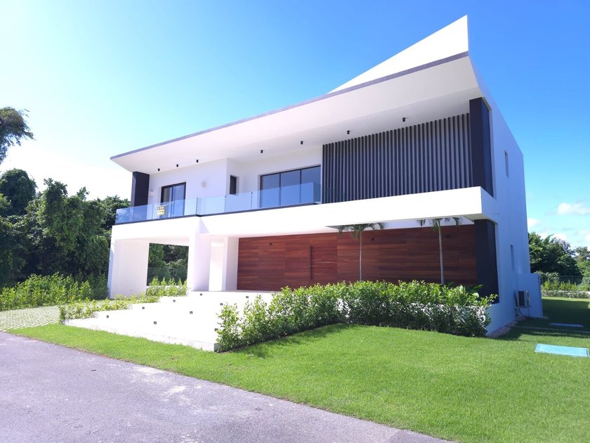 A refined residence located in one of Punta Cana's most - Beach Home for sale in Punta Cana,  on Beachhouse.com