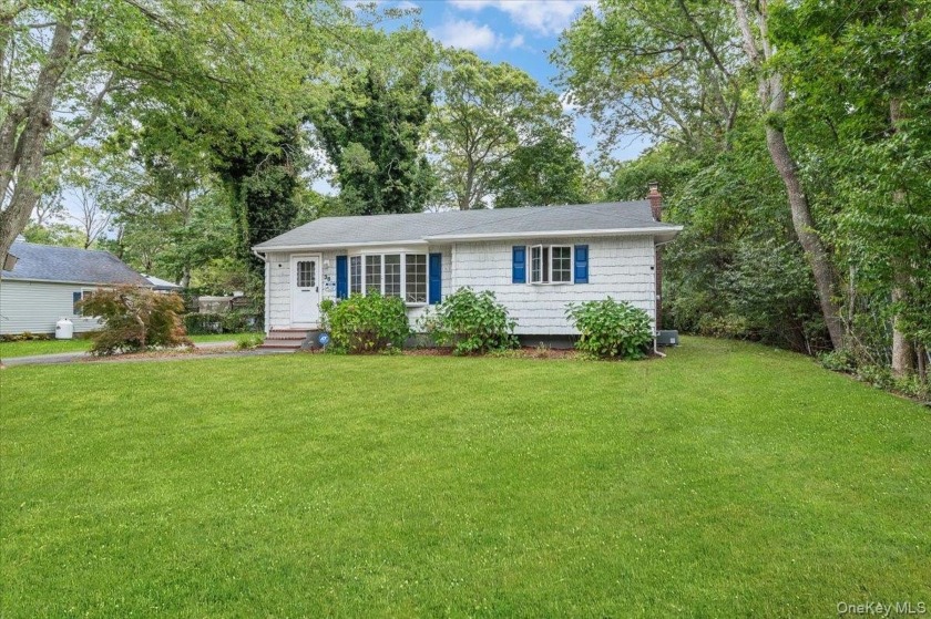 Welcome to 38 Barclay in Mastic Beach! This Single story ranch - Beach Home for sale in Mastic Beach, New York on Beachhouse.com