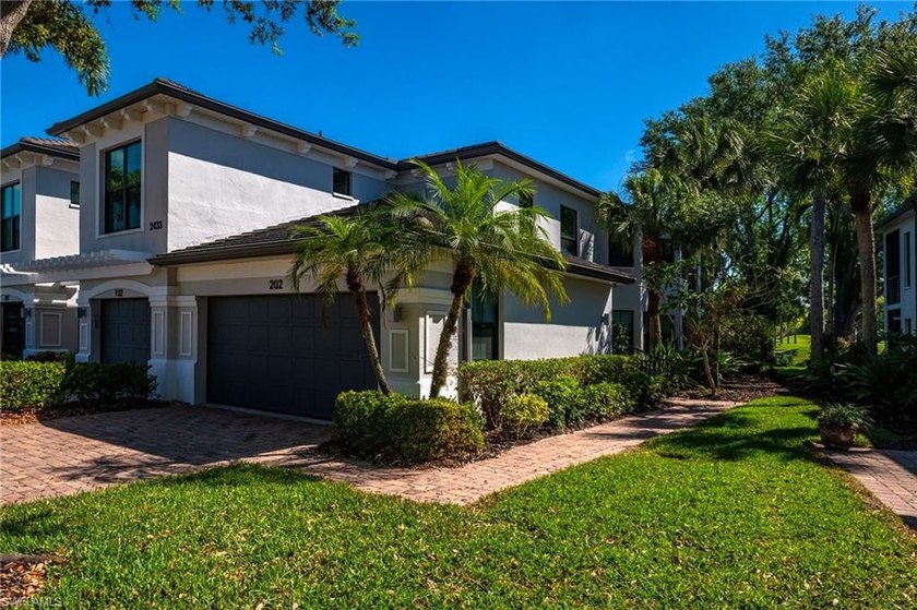 SPECTACULAR panoramic views of the lake and golf course await - Beach Condo for sale in Naples, Florida on Beachhouse.com
