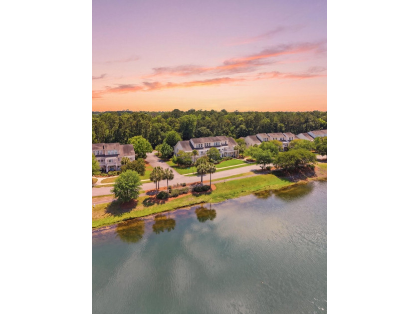 Welcome Home to this beautifully maintained lakefront townhome - Beach Townhome/Townhouse for sale in Johns Island, South Carolina on Beachhouse.com