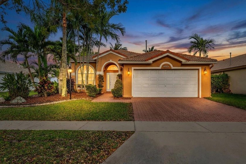 Beautifully maintained 3-bed, 2-bath residence with a 2-car - Beach Home for sale in Pembroke Pines, Florida on Beachhouse.com