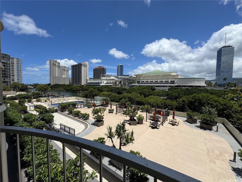 Great location, 3-bed 2-bath Waikiki Condo. Close to restaurants - Beach Condo for sale in Honolulu, Hawaii on Beachhouse.com