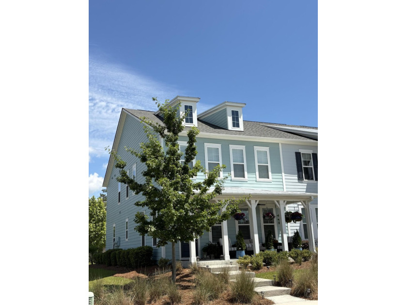 Tucked behind the gates of sought-after Dunes West, this - Beach Townhome/Townhouse for sale in Mount Pleasant, South Carolina on Beachhouse.com