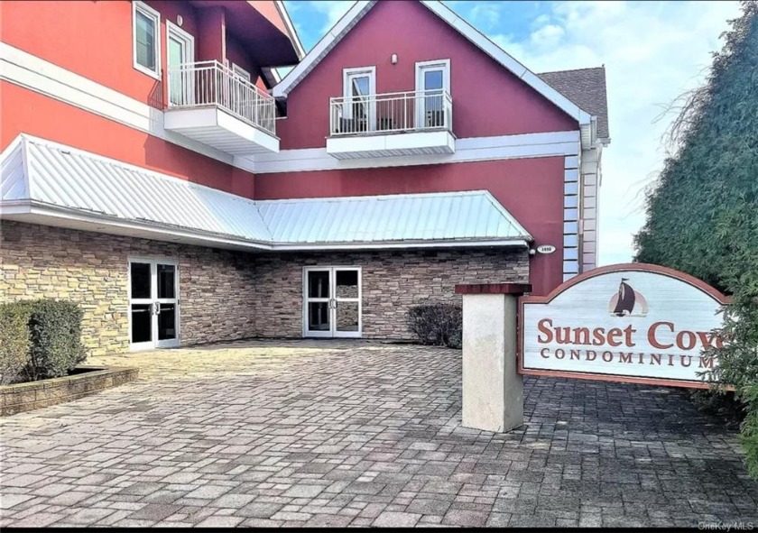 Experience the epitome of luxury living at Sunset Cove - Beach Townhome/Townhouse for sale in Bronx, New York on Beachhouse.com
