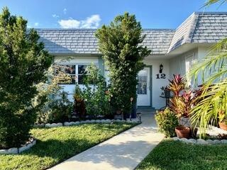 Beautiful bright, and upgraded unit in a 55 plus community. Move - Beach Condo for sale in West Palm Beach, Florida on Beachhouse.com