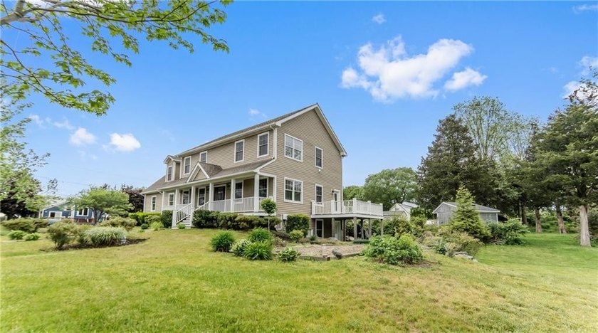 Gorgeous 8 year young, 3 bed, 2 1/2 bath colonial in the highly - Beach Home for sale in North Kingstown, Rhode Island on Beachhouse.com