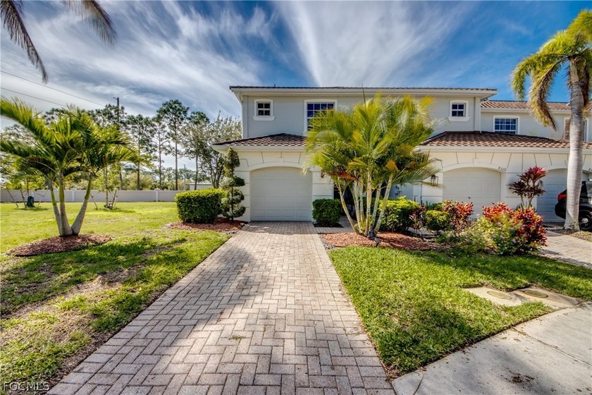 Must-see well-maintained 3-bedroom, 2.5 bath End Unit TOWNHOME - Beach Townhome/Townhouse for sale in Lehigh Acres, Florida on Beachhouse.com