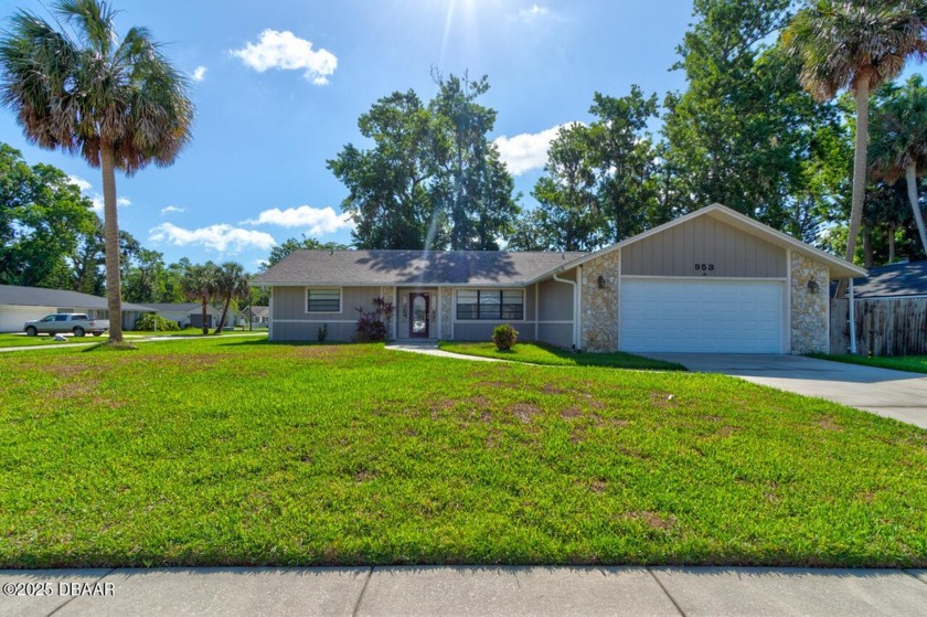 EVERYTHING YOU WANT AT AN AFFORDALE PRICE. This immaculate & - Beach Home for sale in Port Orange, Florida on Beachhouse.com