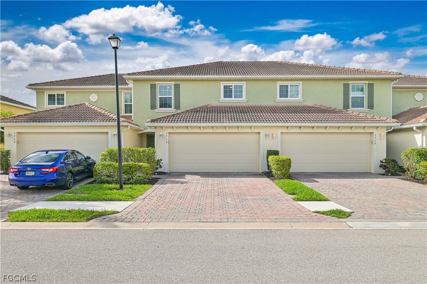 Beautiful 3-bedroom, 2.5-bath townhome with a 2-car garage - Beach Townhome/Townhouse for sale in Fort Myers, Florida on Beachhouse.com